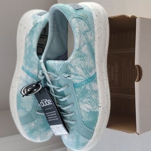 UNIQUE HEY DUDE KARINA